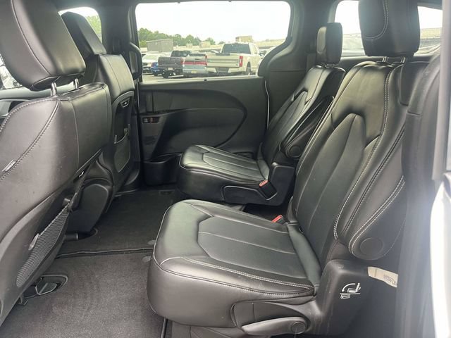 Used 2024 Chrysler Pacifica Touring-L w/ S Appearance Package FWD image 13