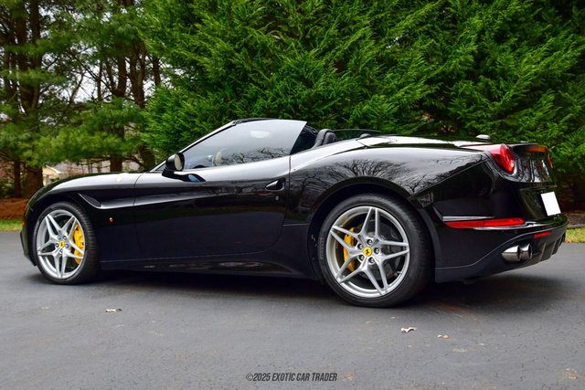 Used 2016 Ferrari California T RWD image 6