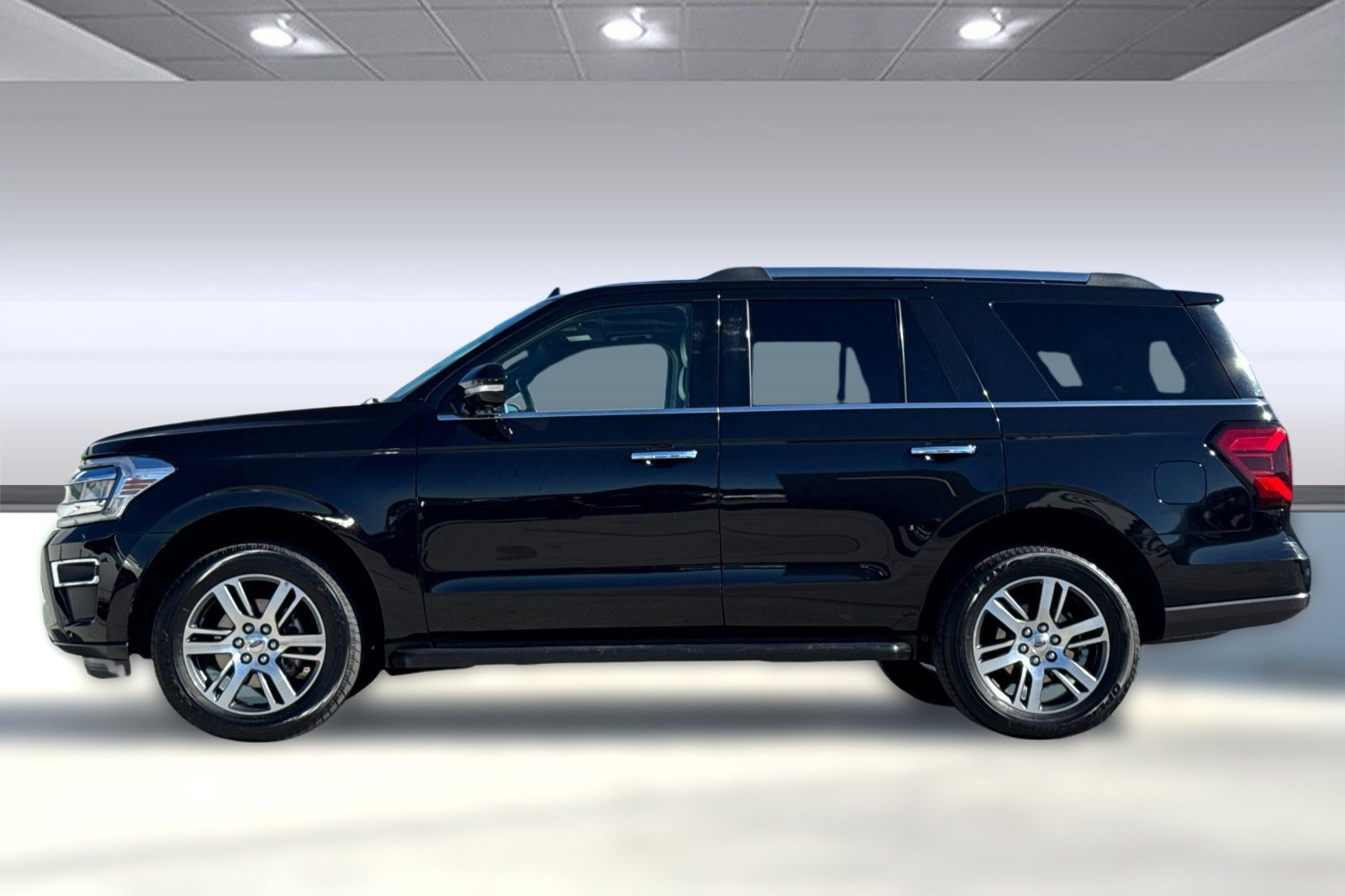 Used 2024 Ford Expedition Limited image 6