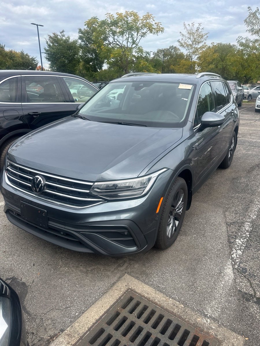Used 2024 Volkswagen Tiguan SE w/ Panoramic Sunroof Package