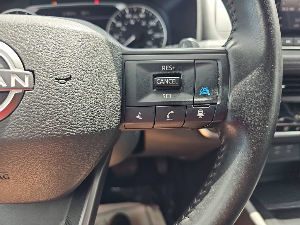 Used 2025 Nissan Rogue SV FWD image 18