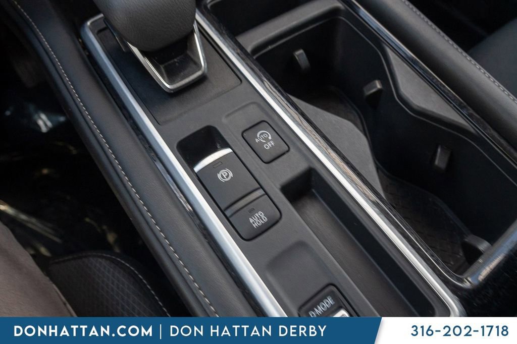 Used 2025 Nissan Pathfinder SV FWD image 10