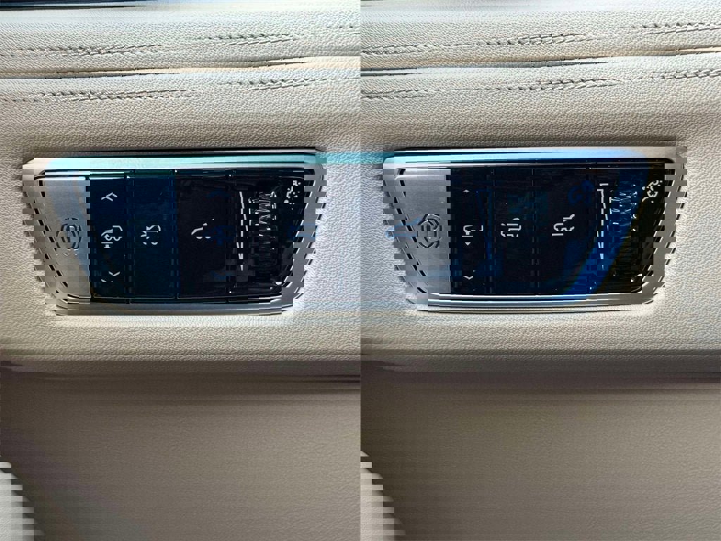 New 2025 Cadillac Escalade IQ Luxury 2 image 19