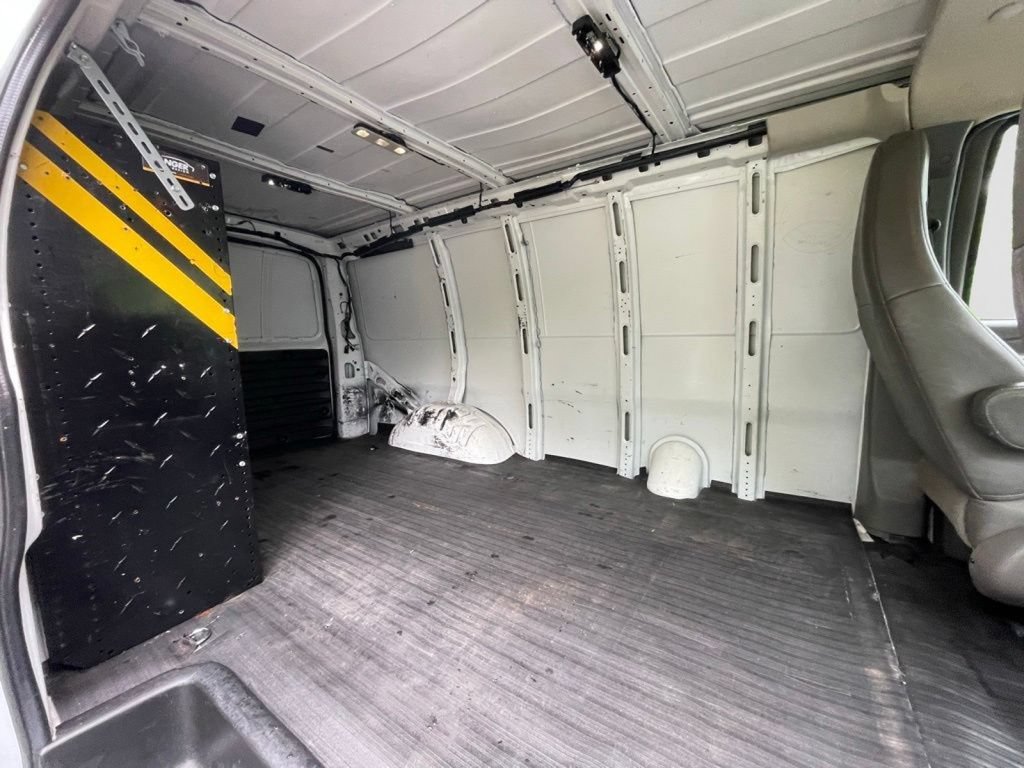 Used 2021 Chevrolet Express 3500 w/ Driver Convenience Package RWD image 16