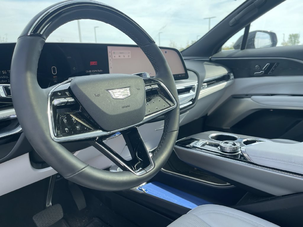Certified 2024 Cadillac Lyriq Luxury w/ LPO, Floor Liner Package AWD/4WD image 9