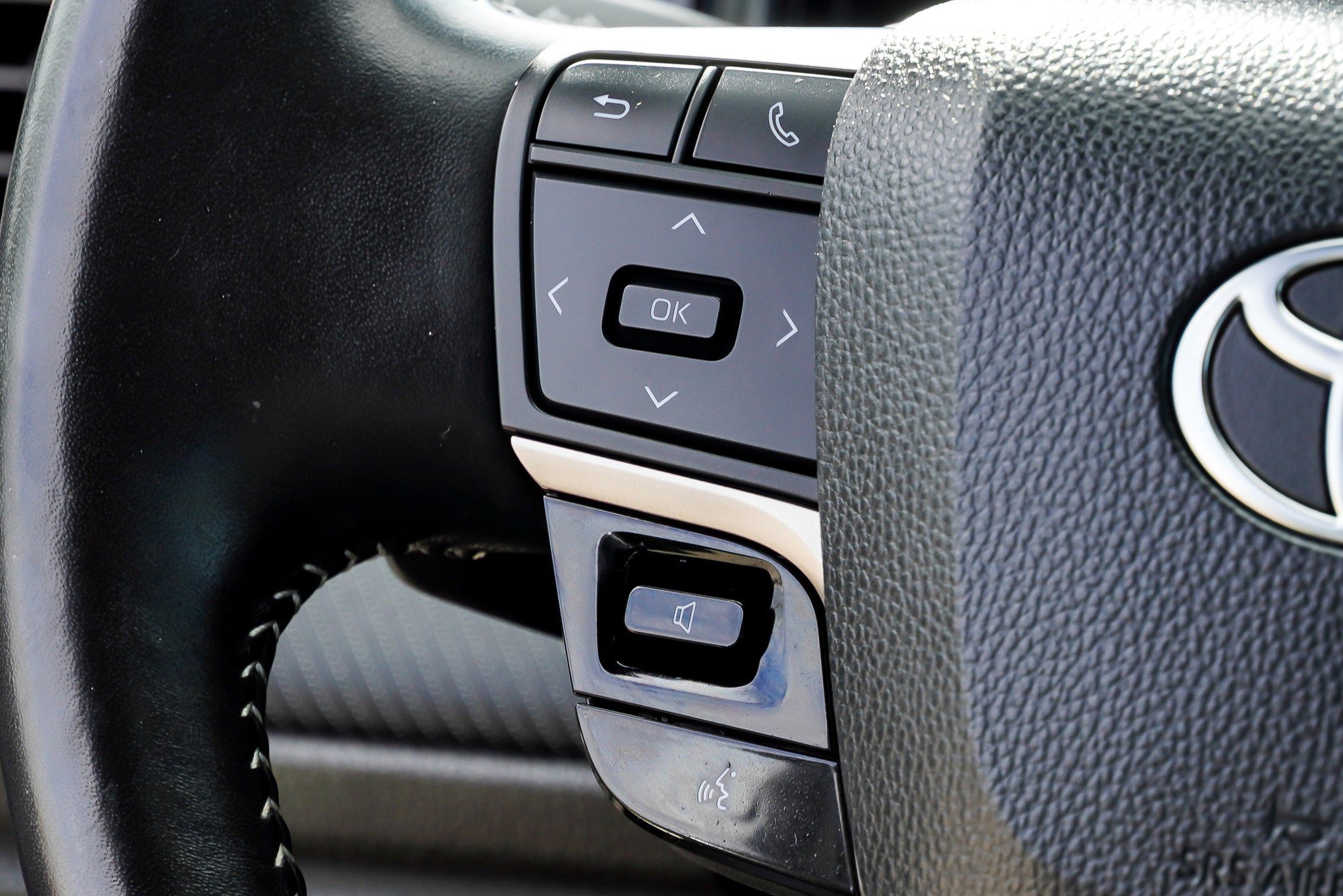 Certified 2025 Toyota Camry SE FWD image 32