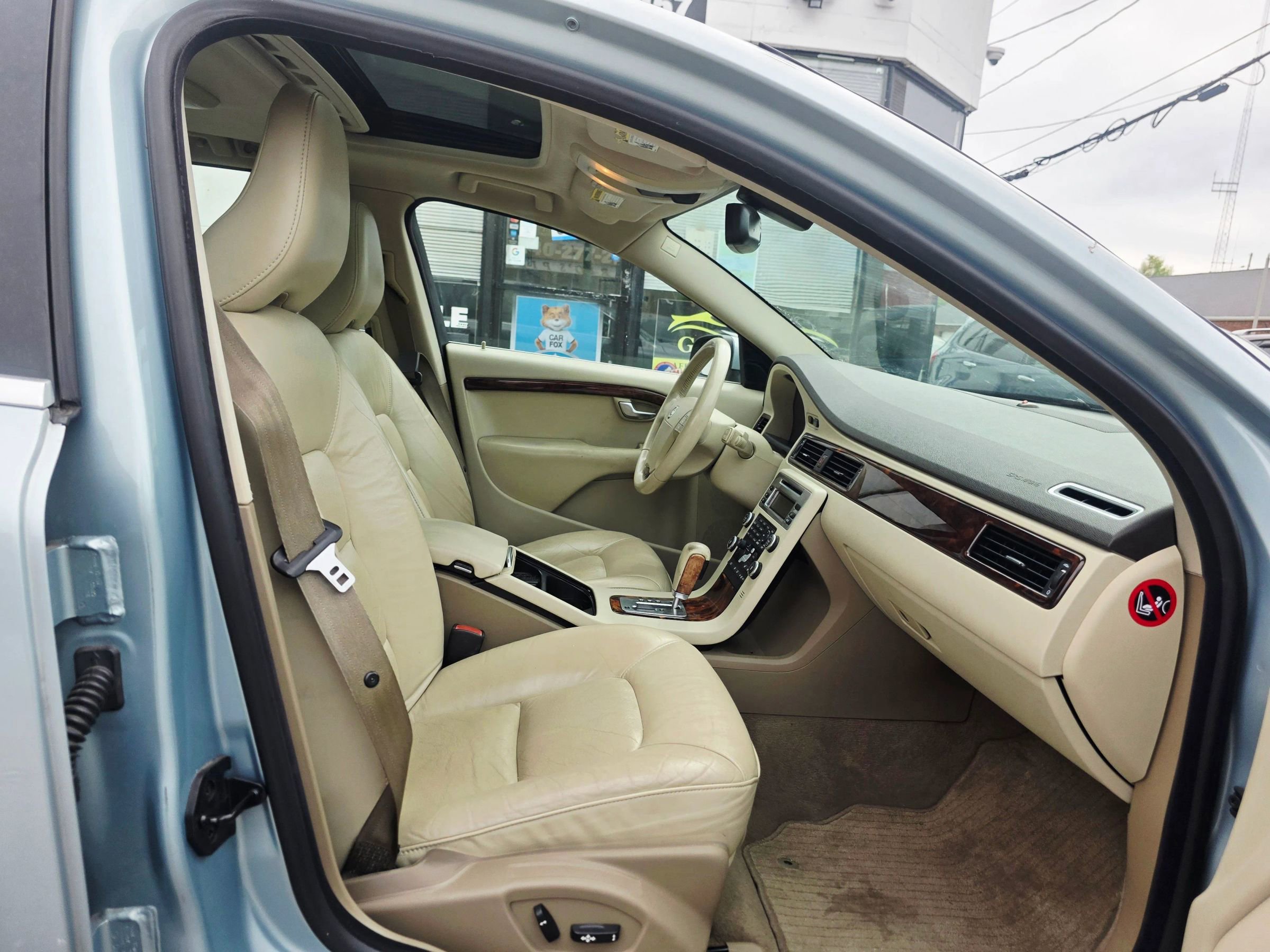 Used 2009 Volvo V70 FWD image 14