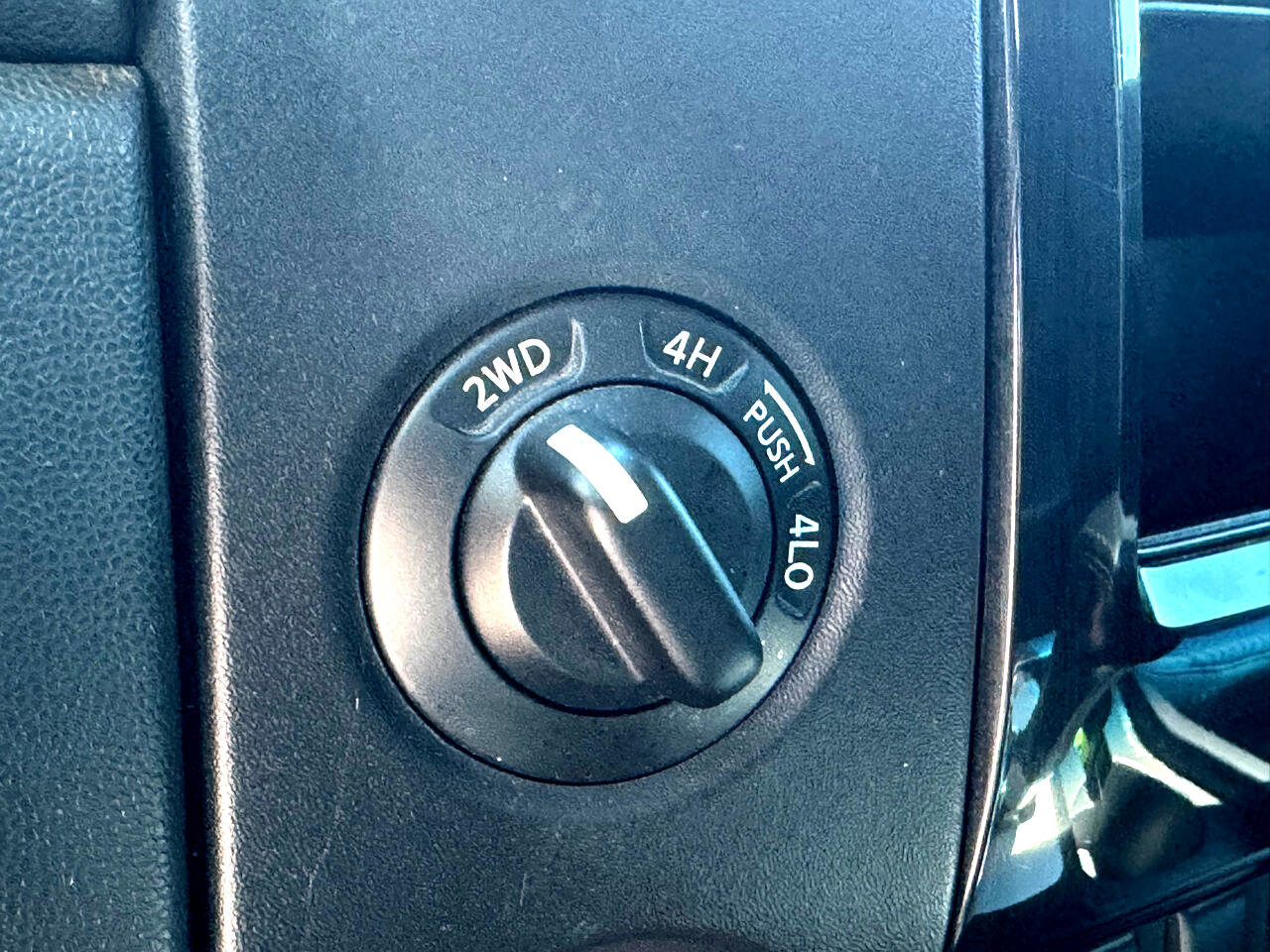 Used 2014 Nissan Titan SV w/ SV Value Truck Package image 30