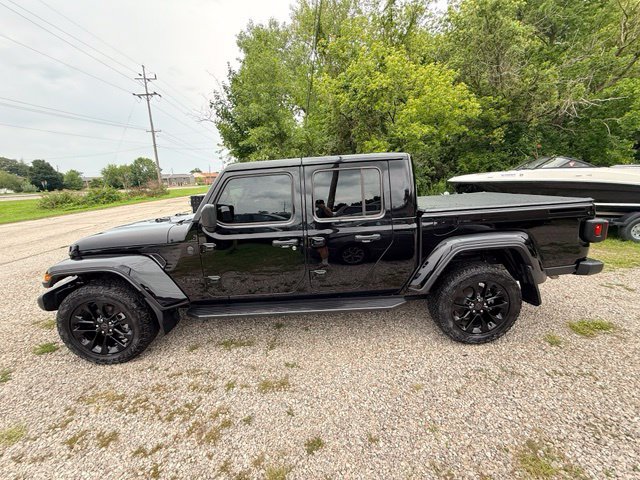 Certified 2025 Jeep Gladiator Sport AWD/4WD image 14