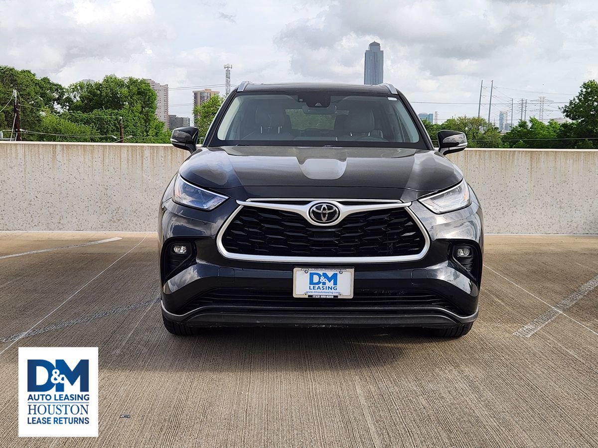 Used 2022 Toyota Highlander XLE image 2