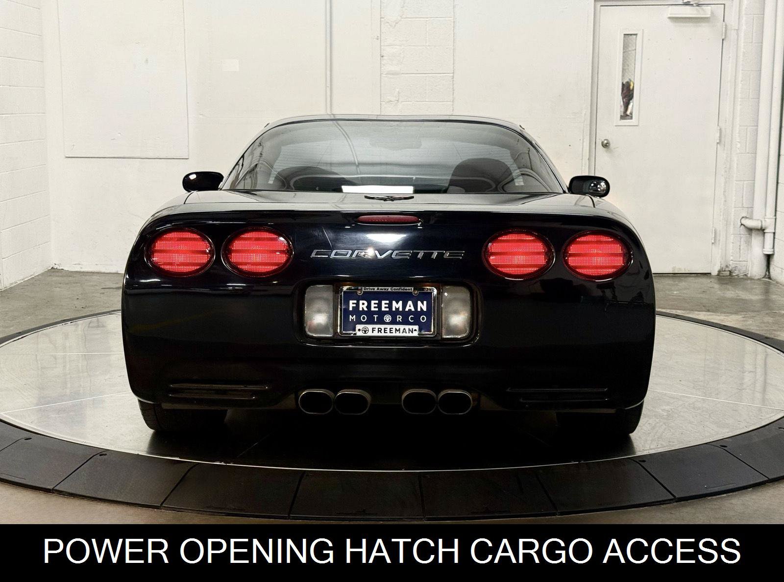 Used 2004 Chevrolet Corvette Coupe w/ Preferred Equipment Group RWD image 6