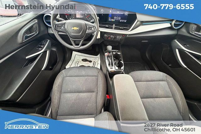 Used 2025 Chevrolet Trax LS w/ LS Convenience Package image 12