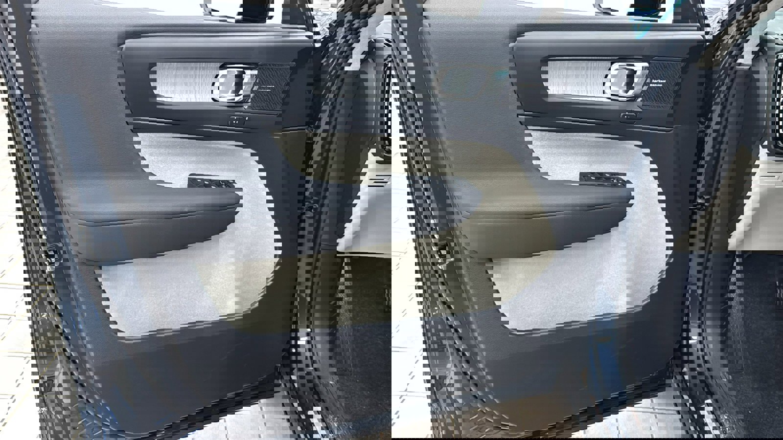 New 2026 Volvo XC40 B5 Plus w/ Climate Package image 21