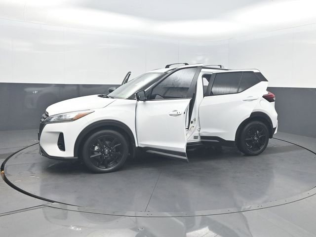 Used 2023 Nissan Kicks SR w/ Exterior Package FWD image 38