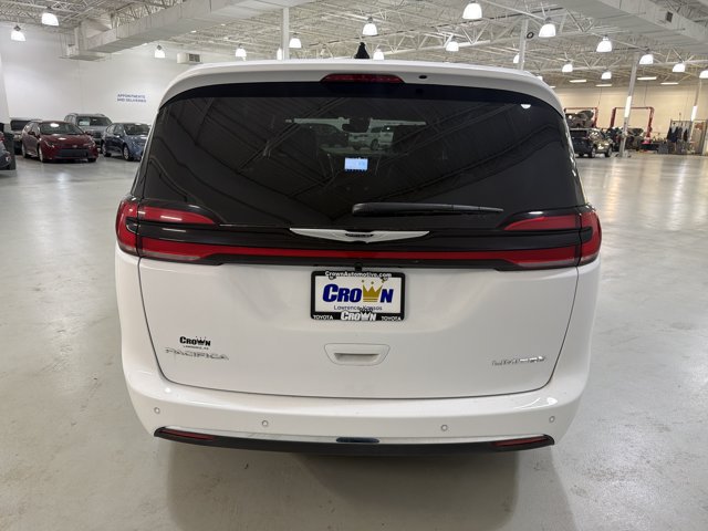 Used 2026 Chrysler Pacifica Limited FWD image 7