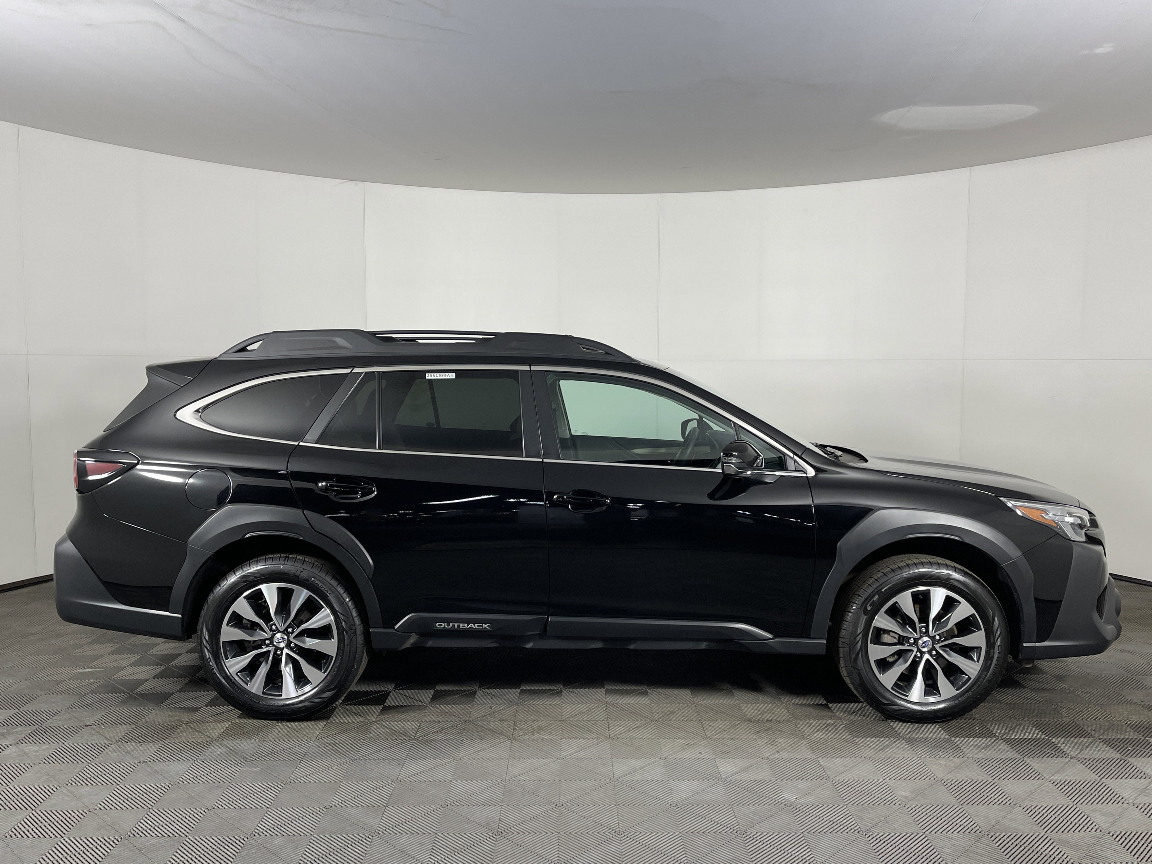 Used 2023 Subaru Outback Limited image 5