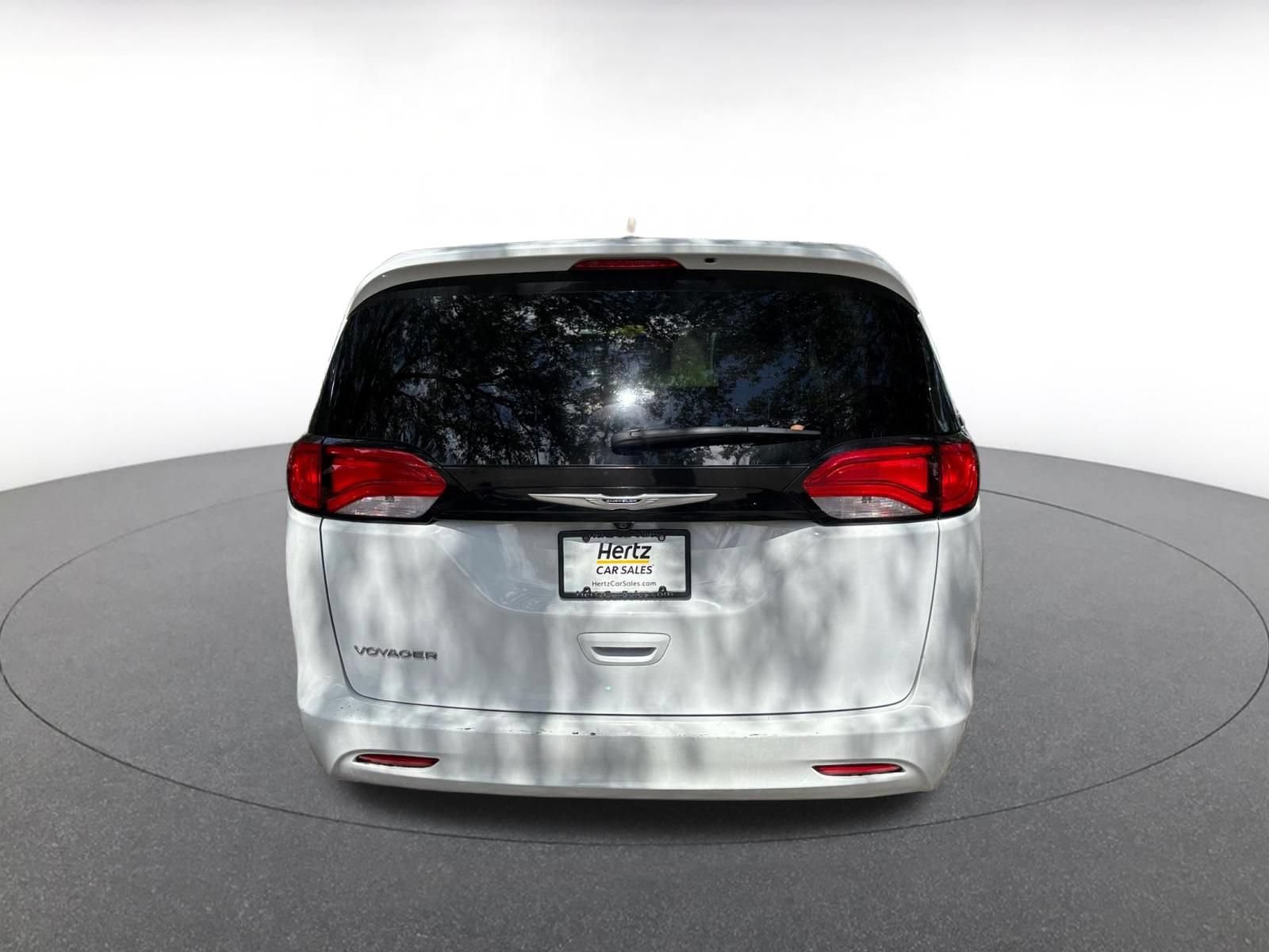 Used 2024 Chrysler Voyager LX FWD image 9