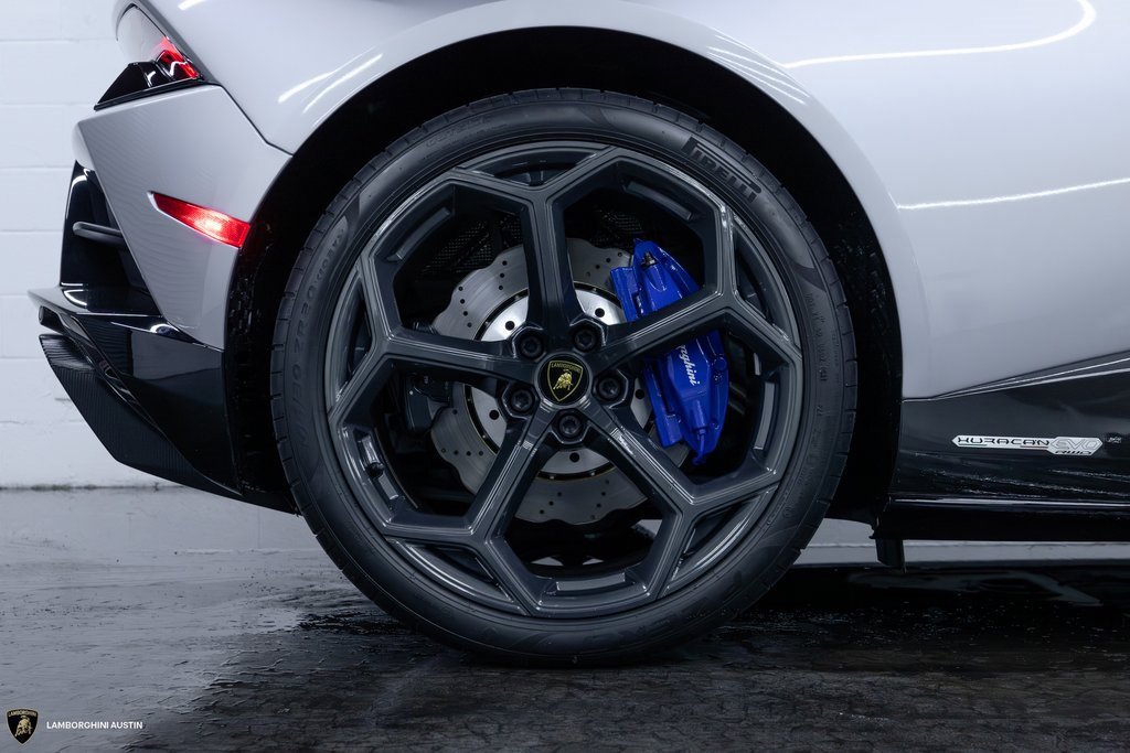 Used 2021 Lamborghini Huracan EVO image 14