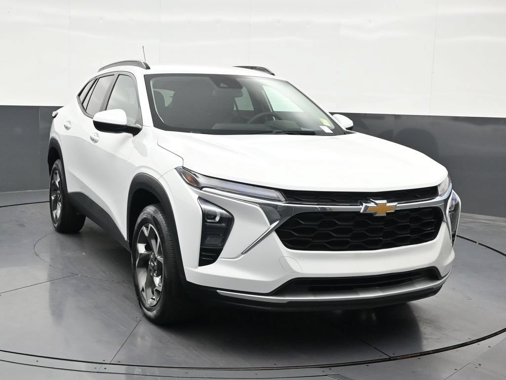 Used 2024 Chevrolet Trax LT FWD image 8