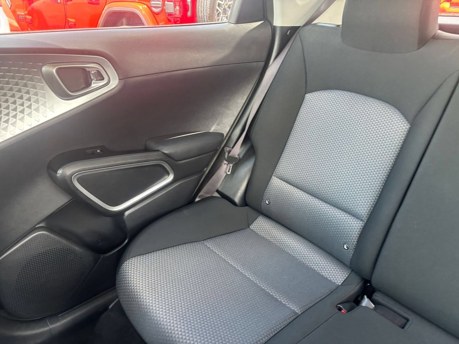 Used 2025 Kia Soul LX w/ LX Technology Package FWD image 36
