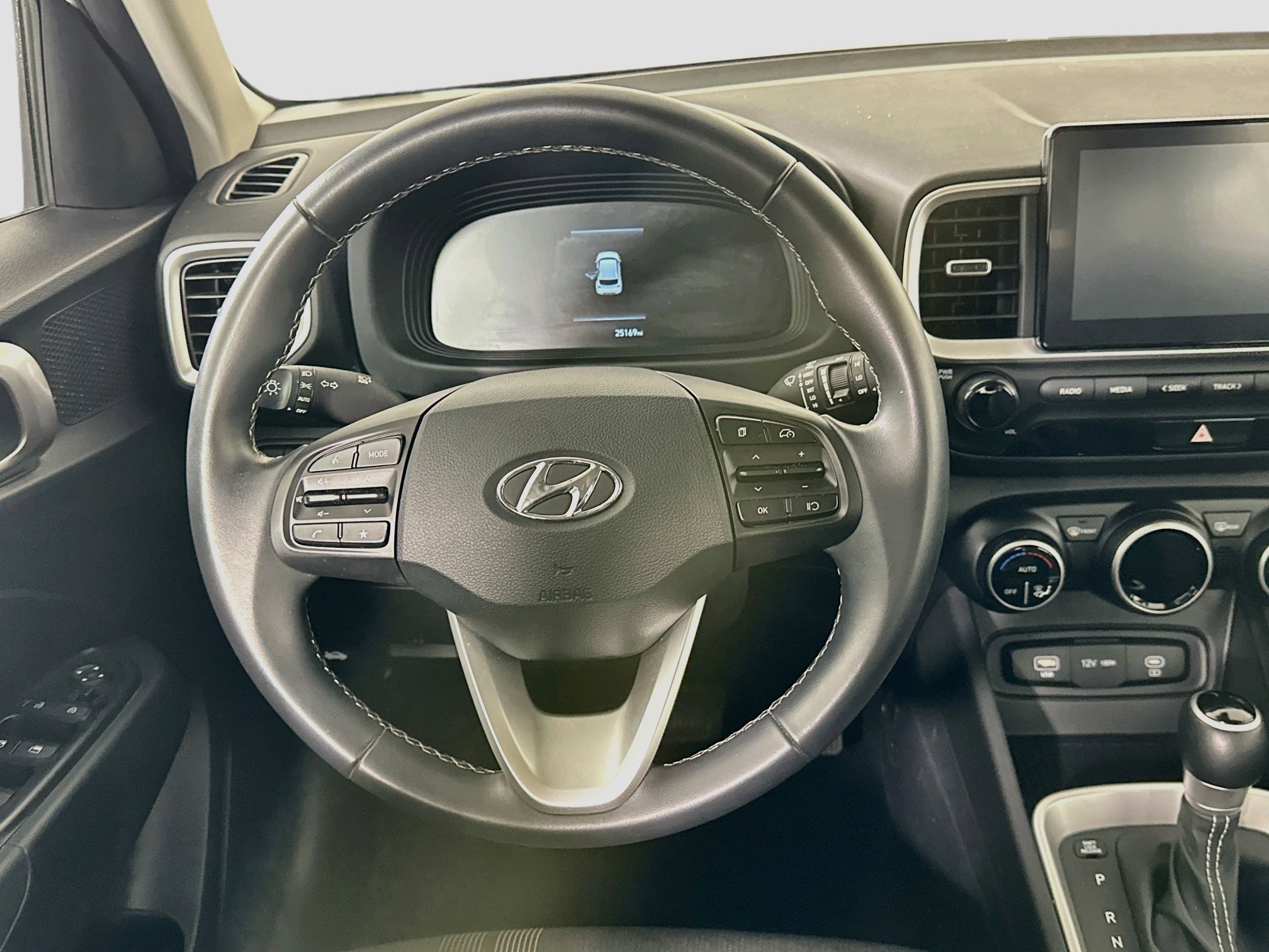 Used 2025 Hyundai Venue SEL FWD image 18