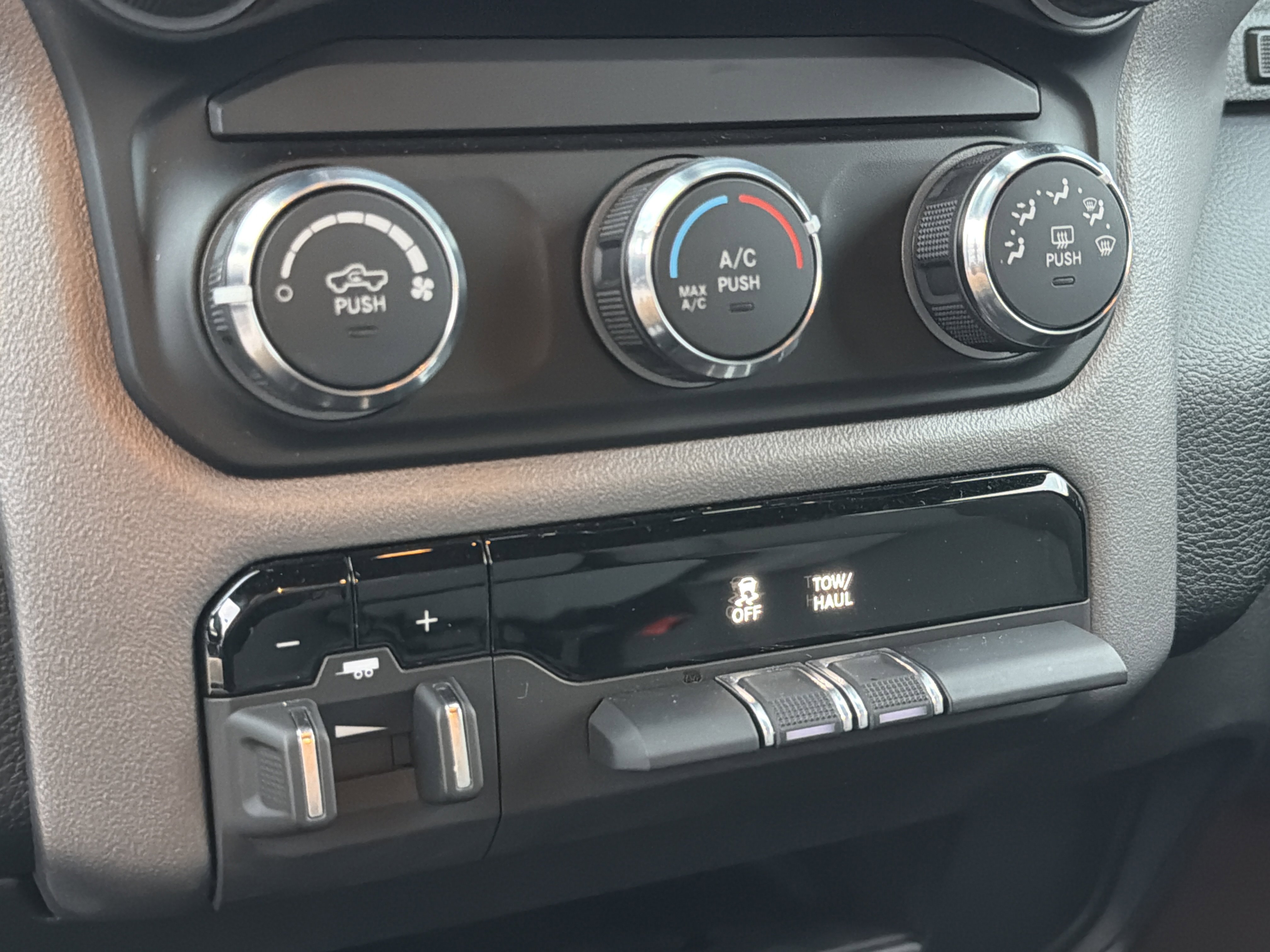 Used 2024 RAM 2500 Big Horn w/ Bed Utility Group image 31