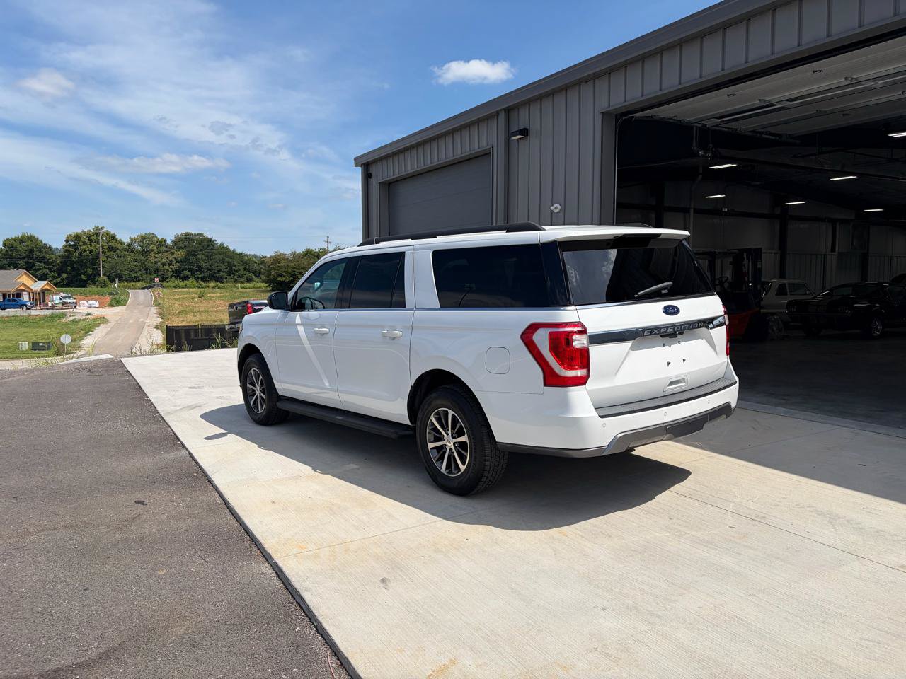 Used 2021 Ford Expedition Max XL AWD/4WD image 3