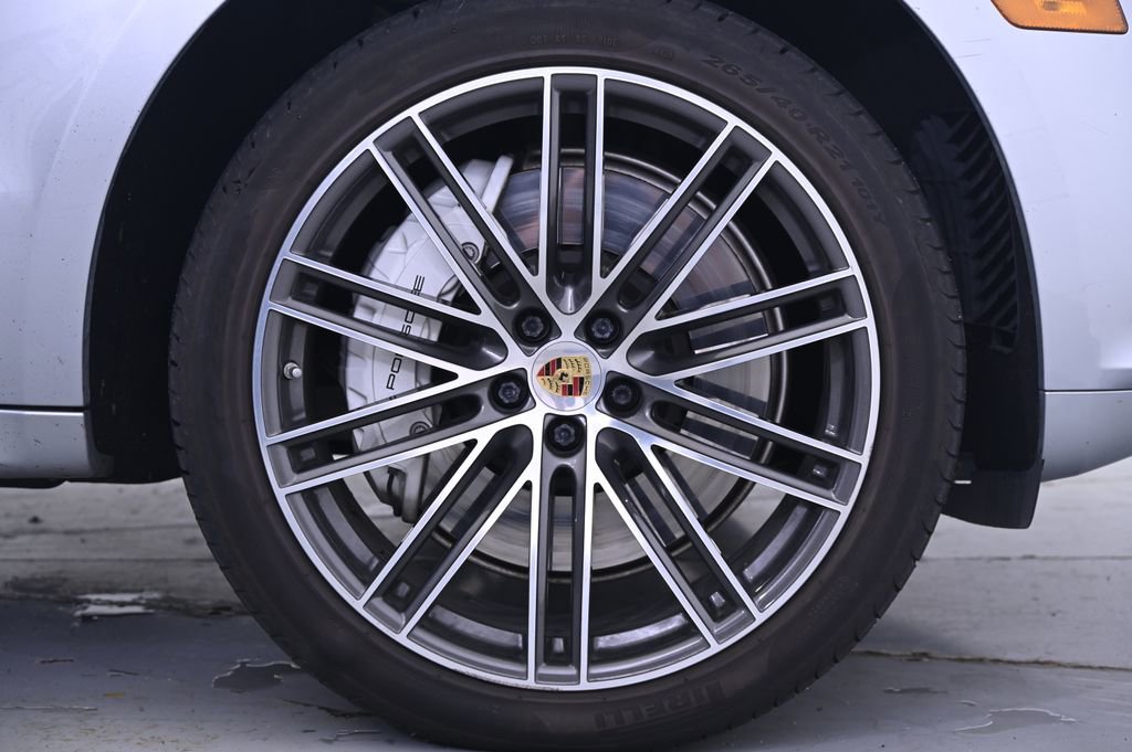 Certified 2021 Porsche Macan Turbo image 14