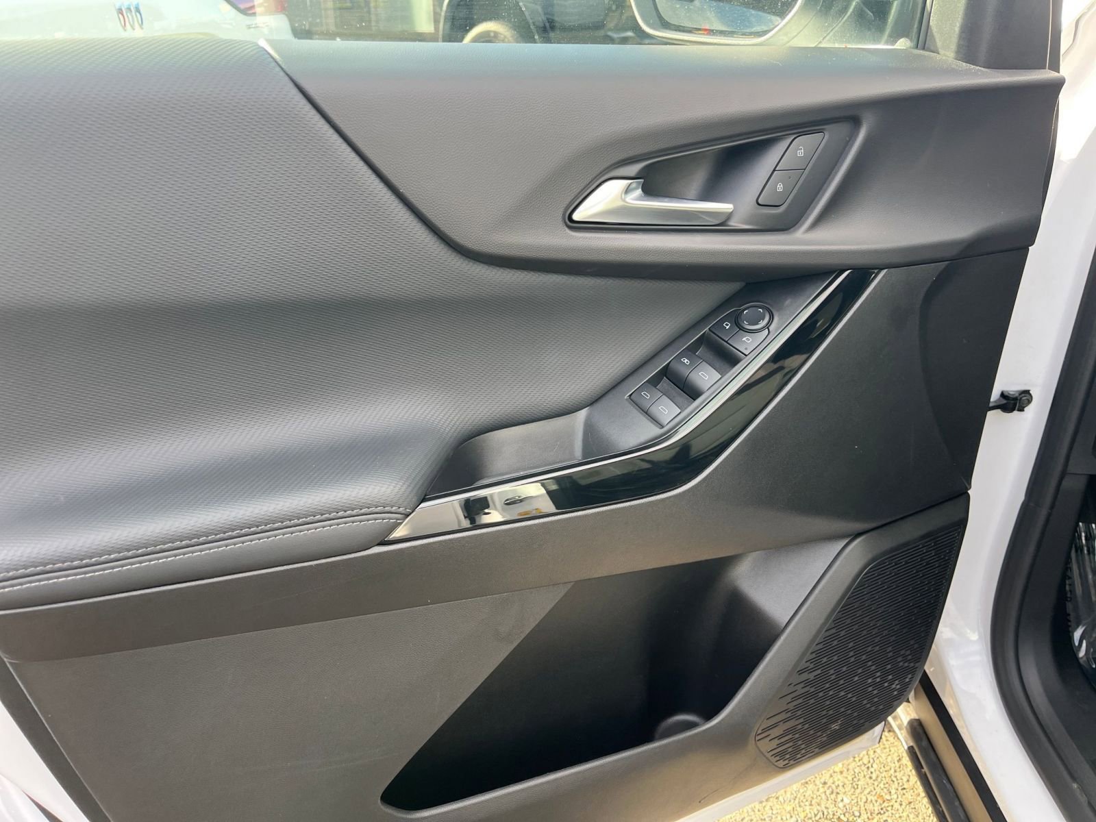 Used 2025 Chevrolet Equinox LT image 20