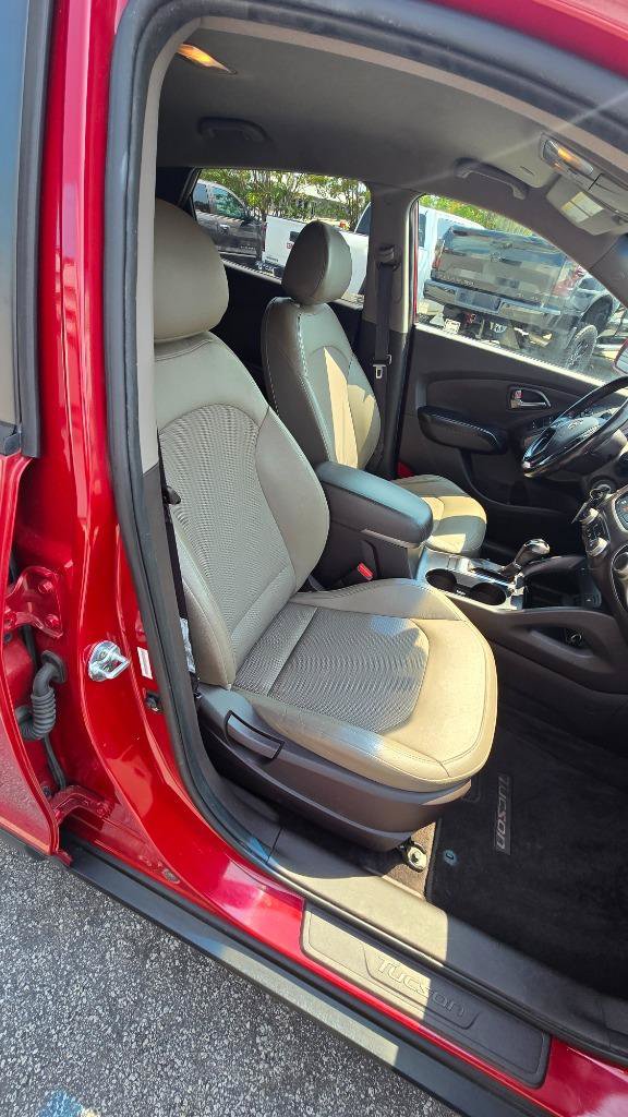 Used 2015 Hyundai Tucson SE AWD/4WD image 15