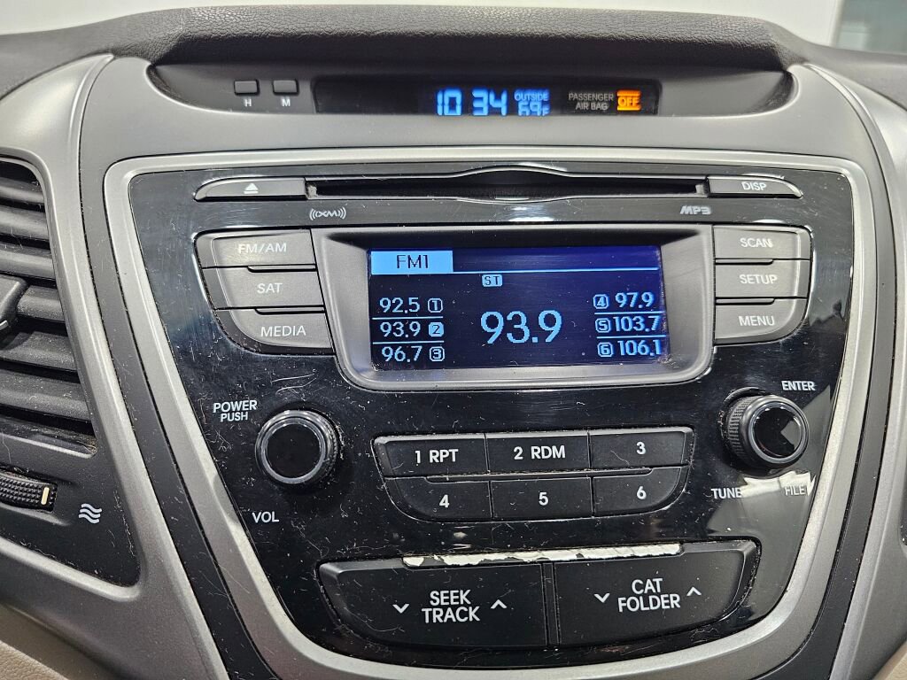 Used 2015 Hyundai Elantra SE FWD image 19