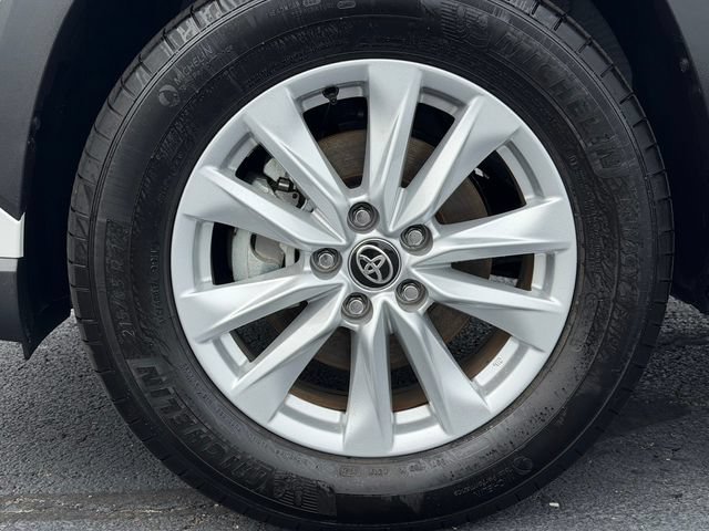 Certified 2026 Toyota Corolla Cross LE FWD image 11