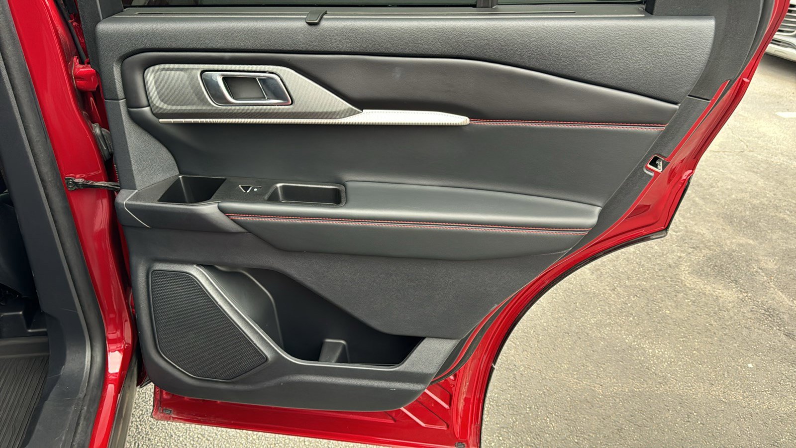 Used 2025 Ford Explorer ST-Line w/ Premium Package image 24