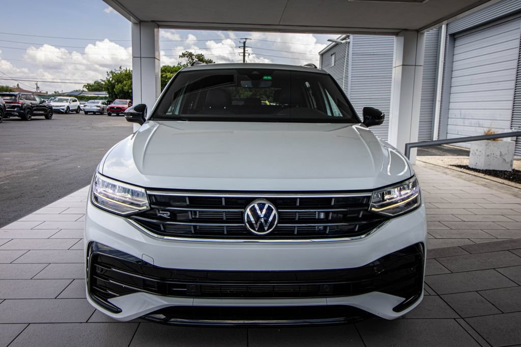 Certified 2023 Volkswagen Tiguan SE R-Line FWD image 9