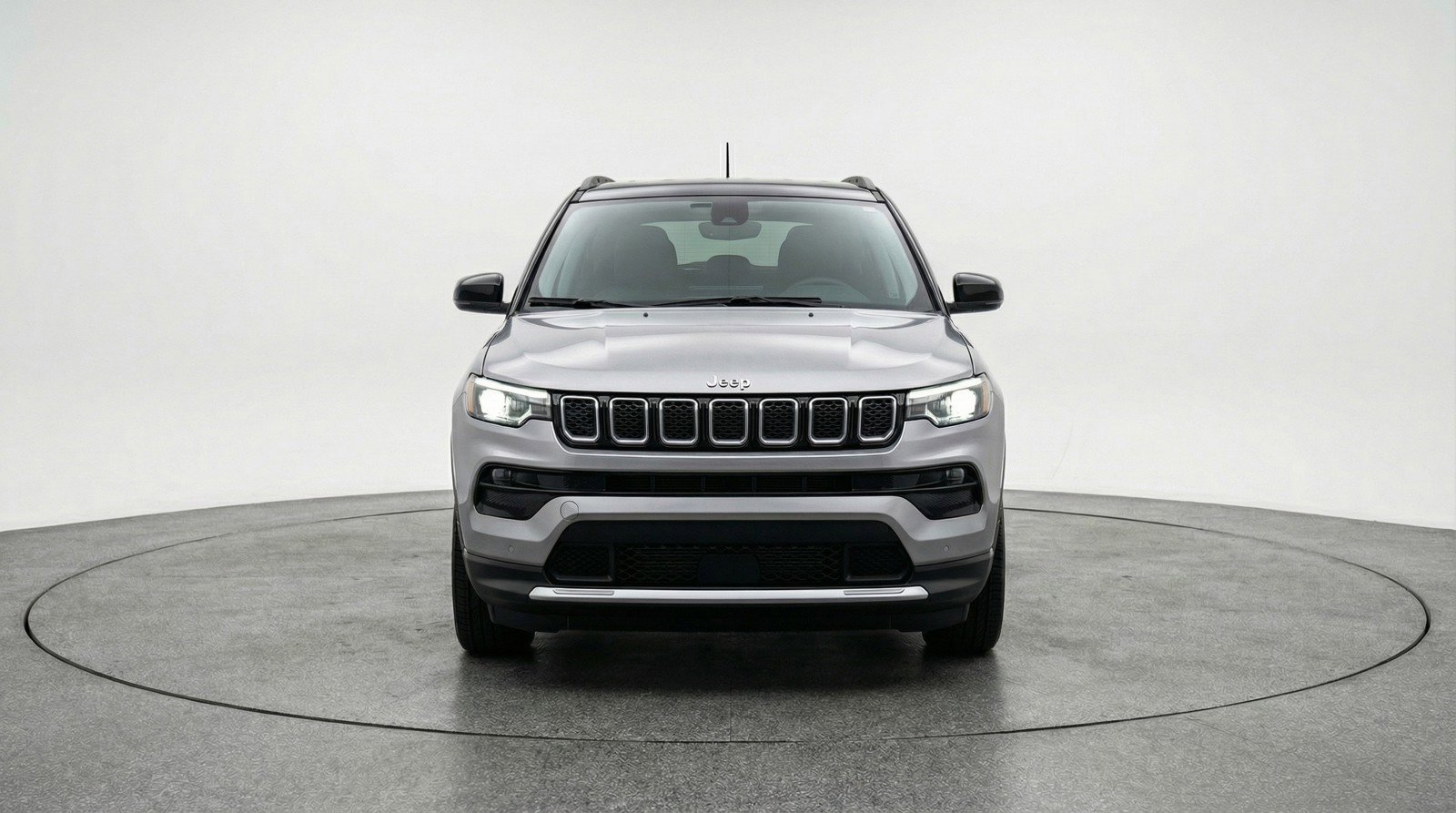 Used 2025 Jeep Compass Trailhawk image 2