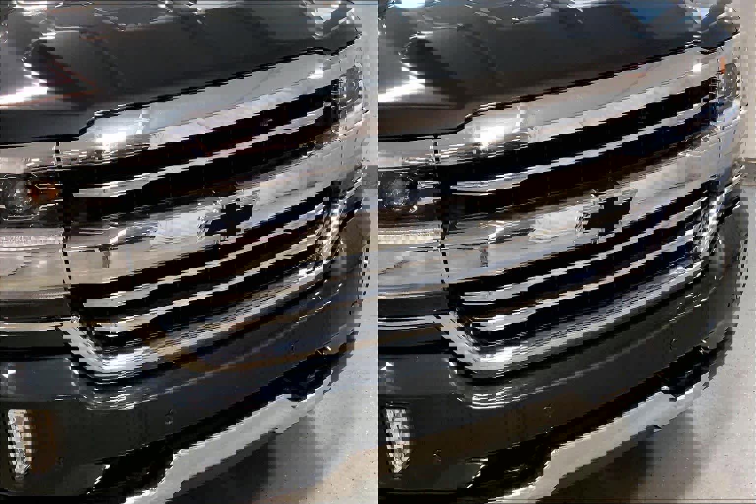 Used 2018 Chevrolet Silverado 1500 High Country image 32