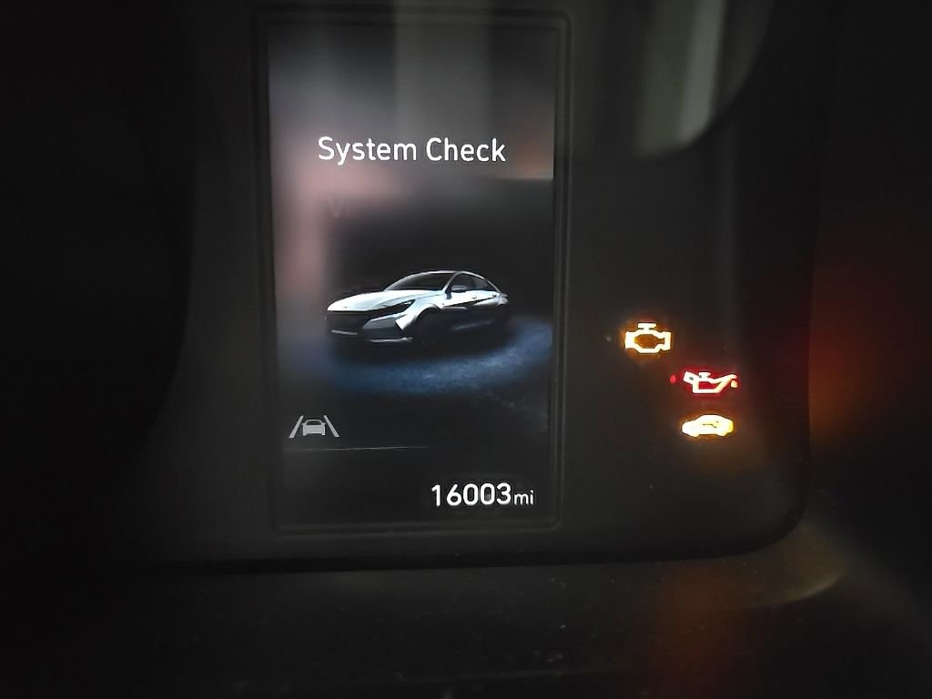 Used 2023 Hyundai Elantra SEL FWD image 6