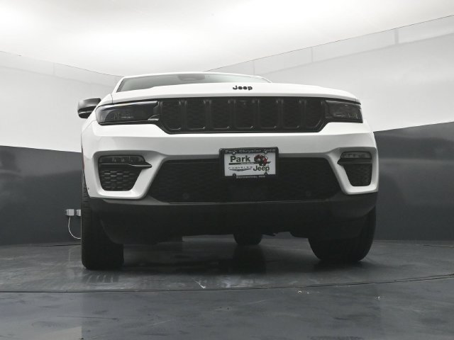 Used 2023 Jeep Grand Cherokee Limited w/ Luxury Tech Group II AWD/4WD image 19
