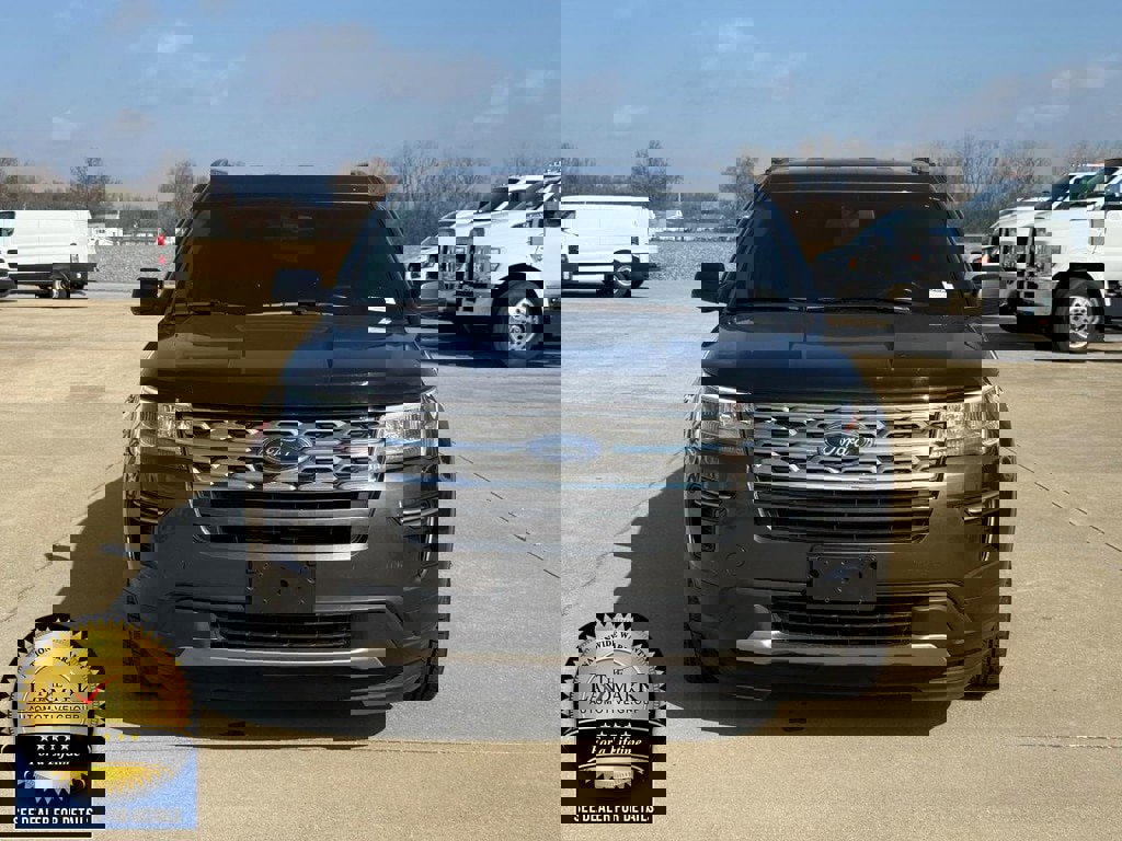 Used 2018 Ford Explorer XLT image 2