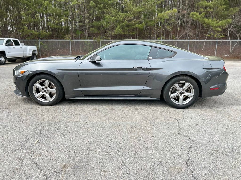 Used 2017 Ford Mustang Coupe image 4