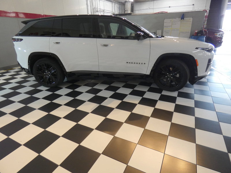 Used 2024 Jeep Wagoneer Launch Edition AWD/4WD image 4