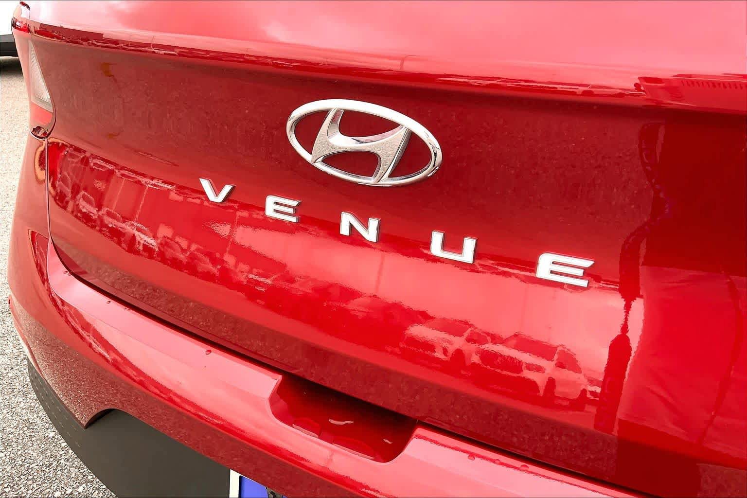 Used 2023 Hyundai Venue SEL FWD image 30