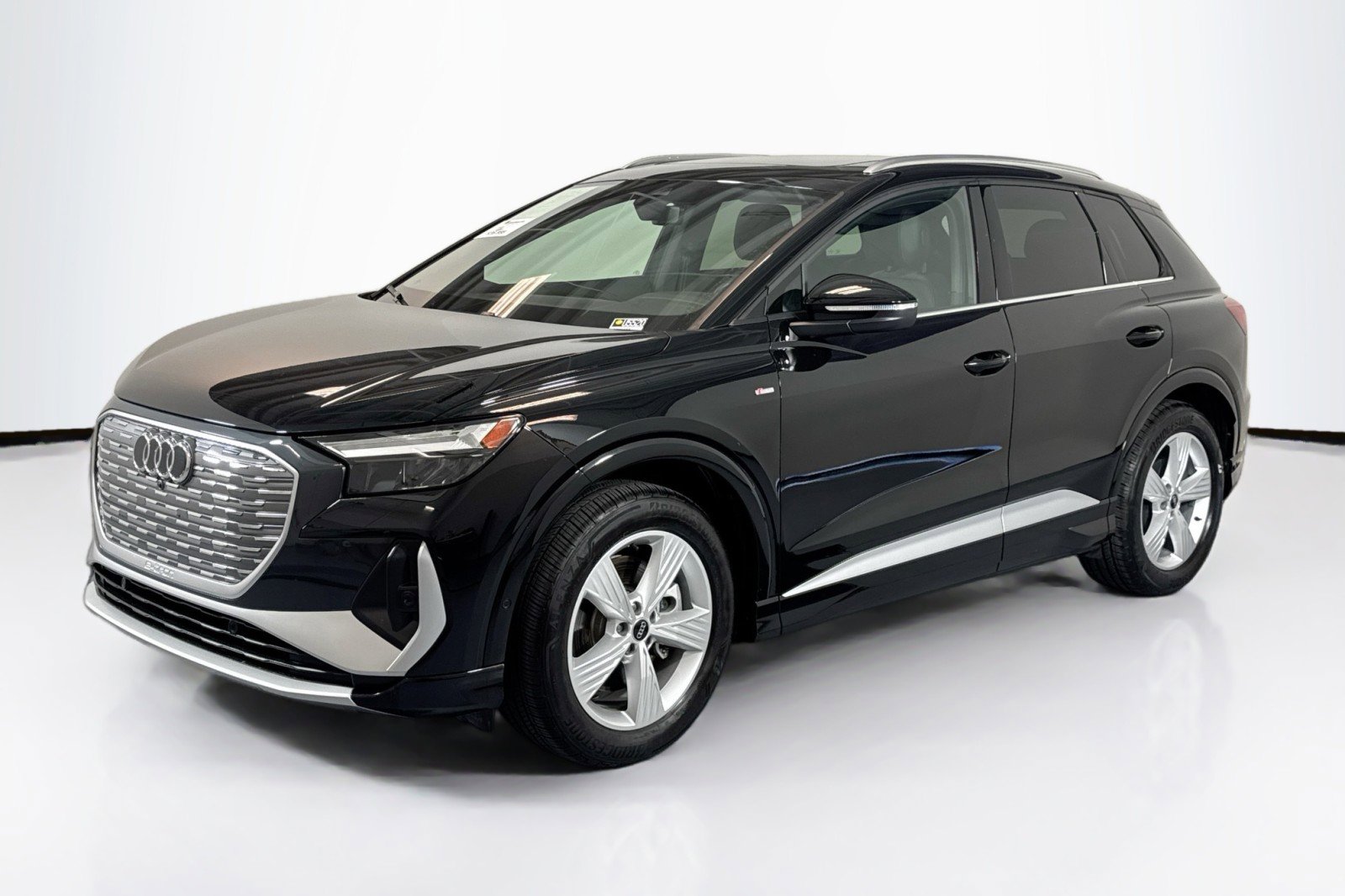 Used 2024 Audi Q4 e-tron Premium Plus image 1