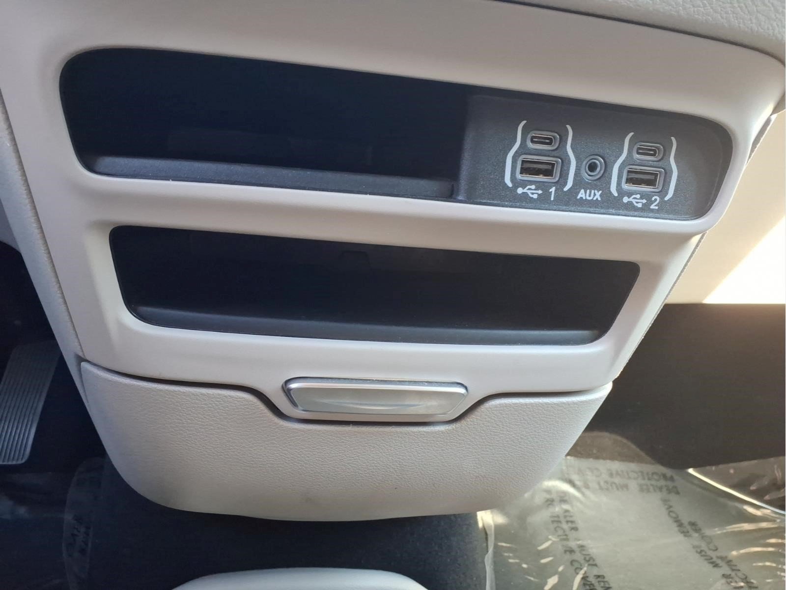 Used 2024 Chrysler Pacifica Touring-L FWD image 30