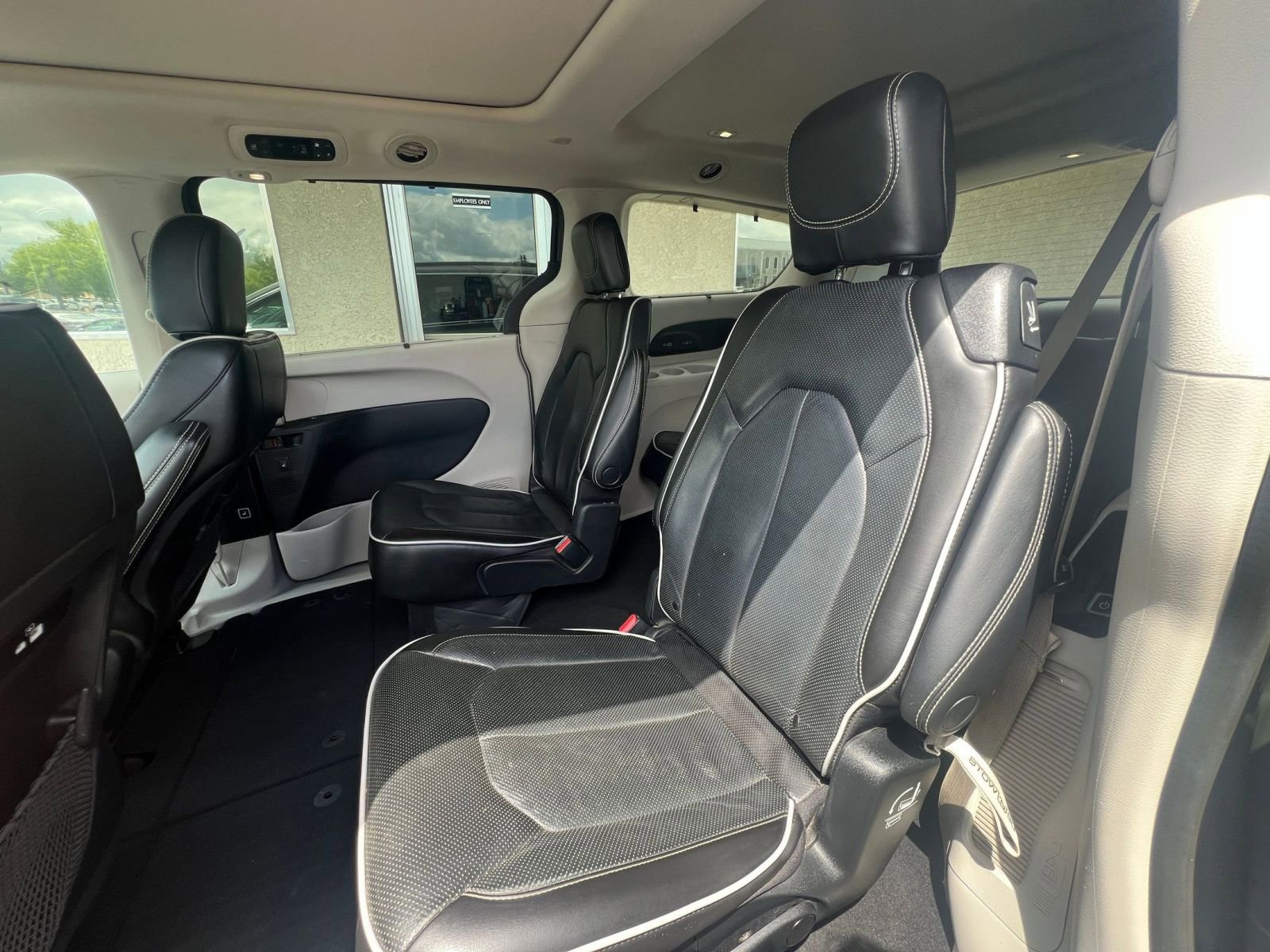Used 2022 Chrysler Pacifica Limited FWD image 29