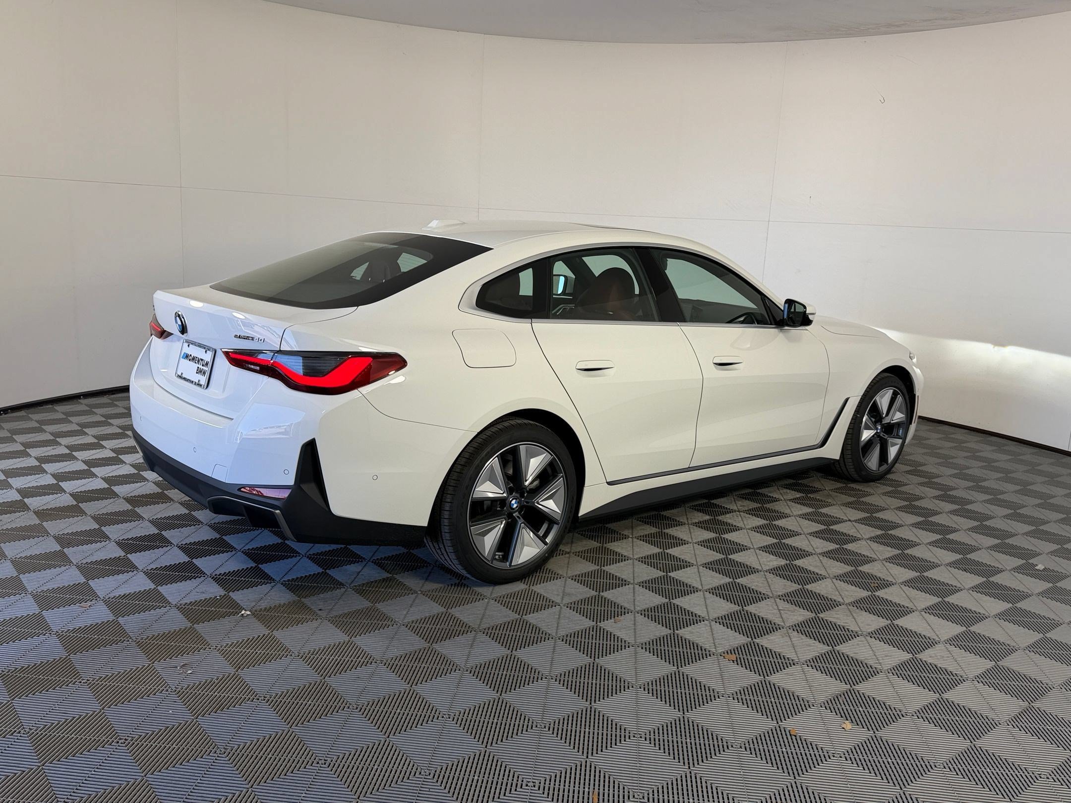 Used 2026 BMW i4 eDrive40 w/ Premium Package RWD image 9