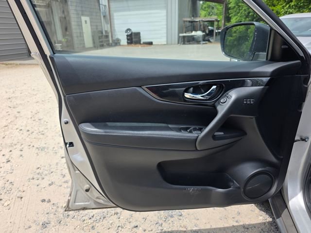 Used 2018 Nissan Rogue SL FWD image 30