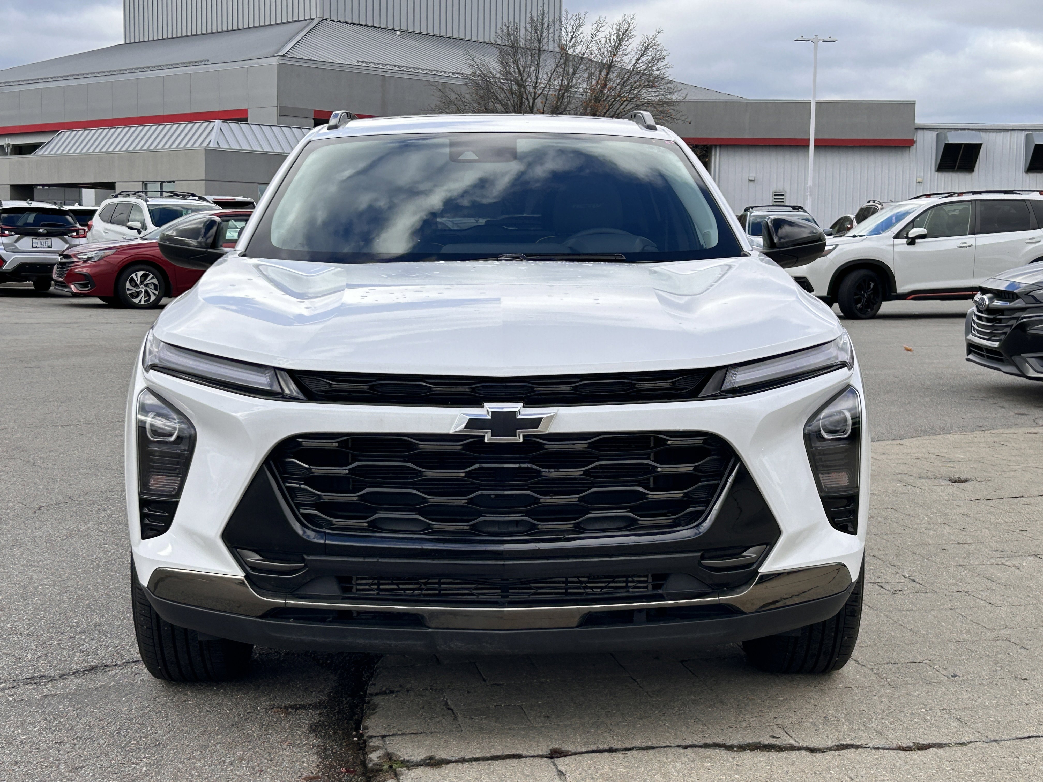 Used 2025 Chevrolet Trax ACTIV w/ Sunroof Package image 2