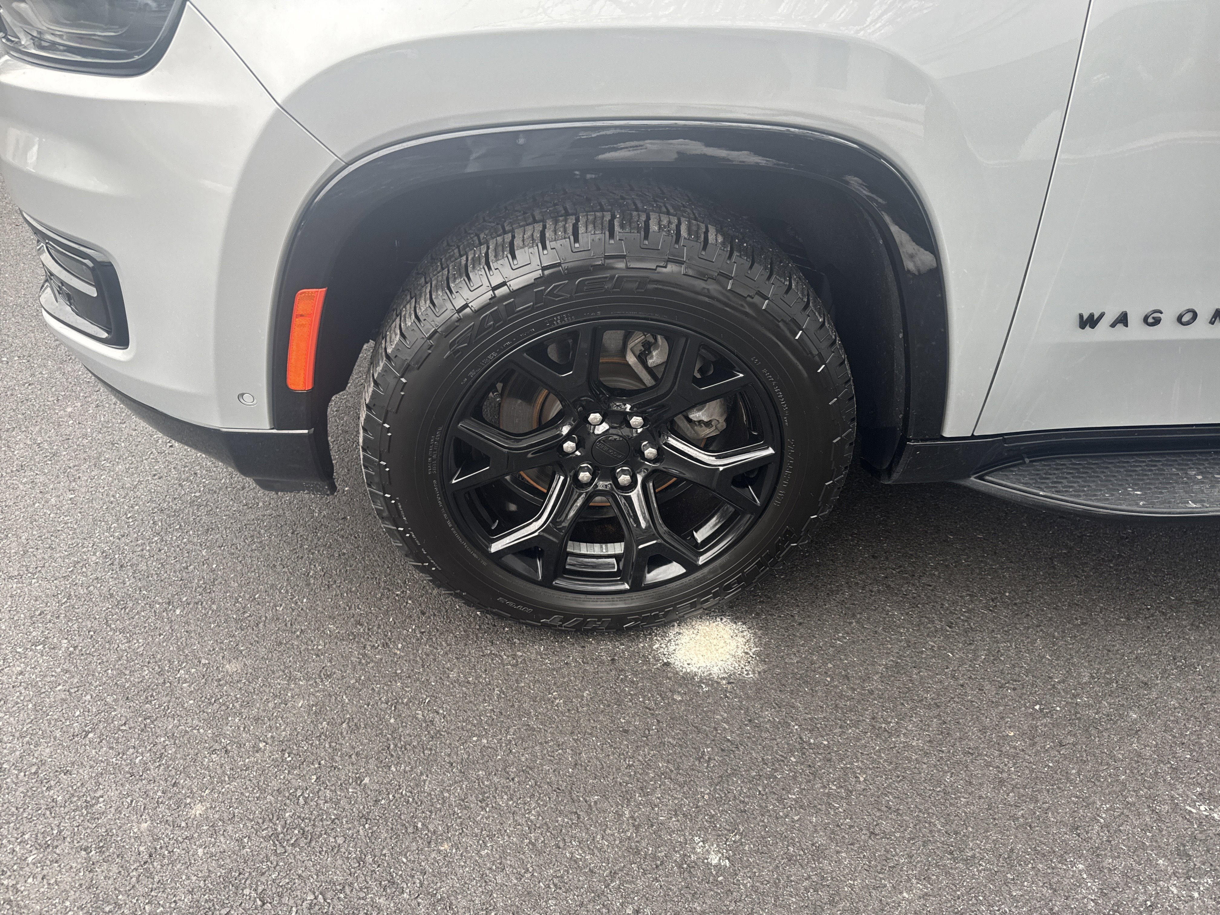 Used 2024 Jeep Wagoneer L Series II image 11