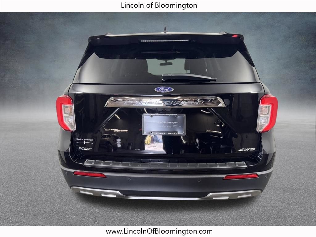 Used 2024 Ford Explorer XLT w/ Equipment Group 202A AWD/4WD image 5